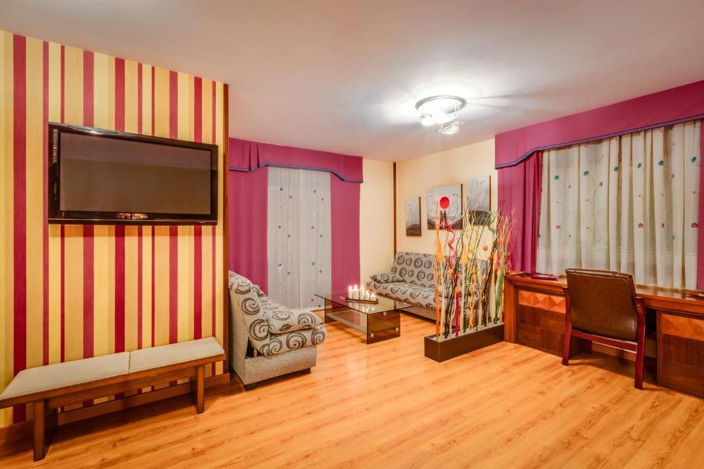 Ciudad De Hotel *